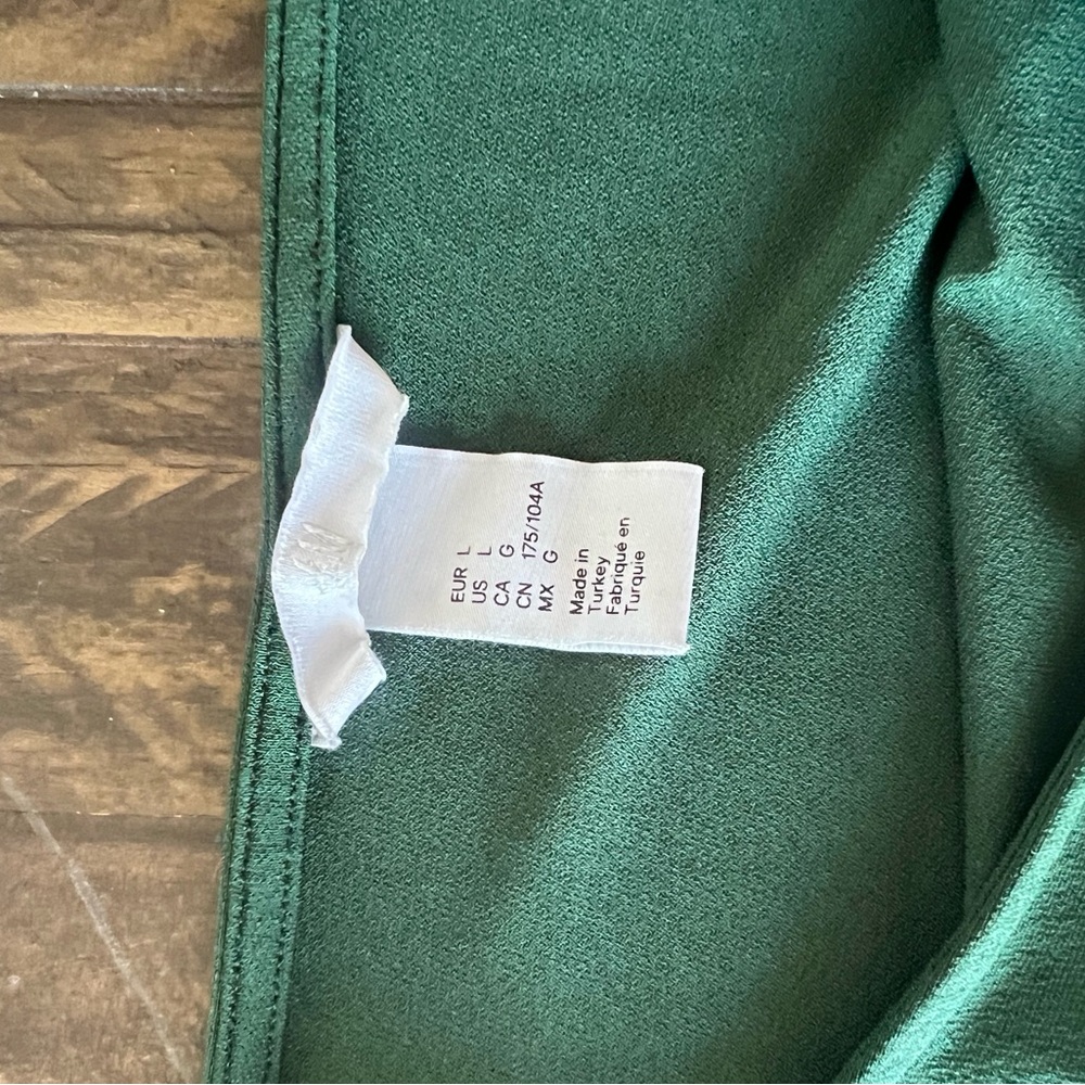 H&M 3/4” Top - Picture 3 of 3